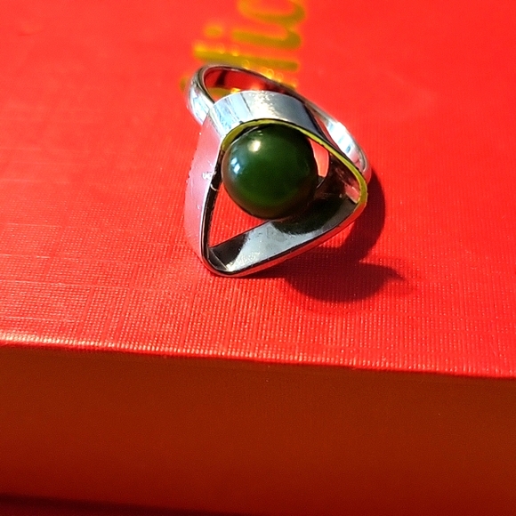 Vintage Beautiful Ring - Picture 1 of 3